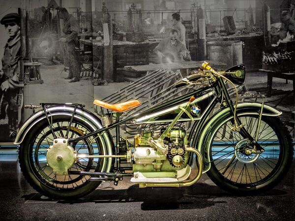 »BMW-Welt« von Peter Czemmel (Pl. 5)